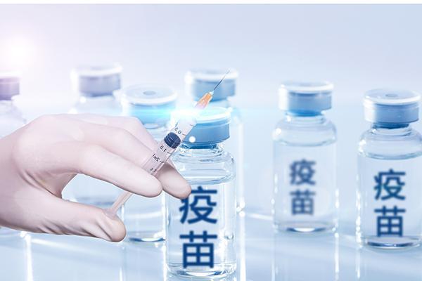 我國新冠疫苗累計接種近24億劑次，專(zhuān)家回應熱點(diǎn)問(wèn)題